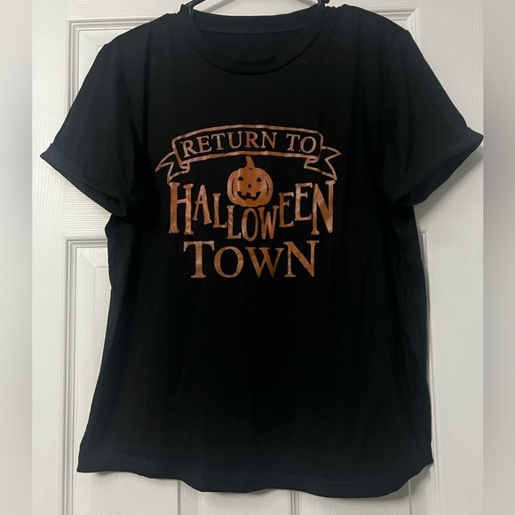 Tops - Womens Halloweentown Tshirt. Small.‎